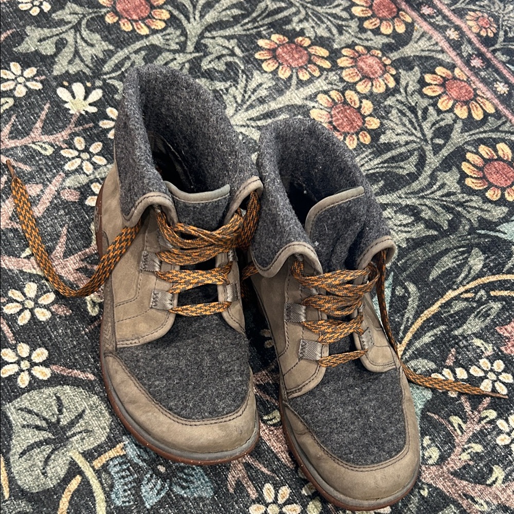 Chaco women’s Barbary hiking boots